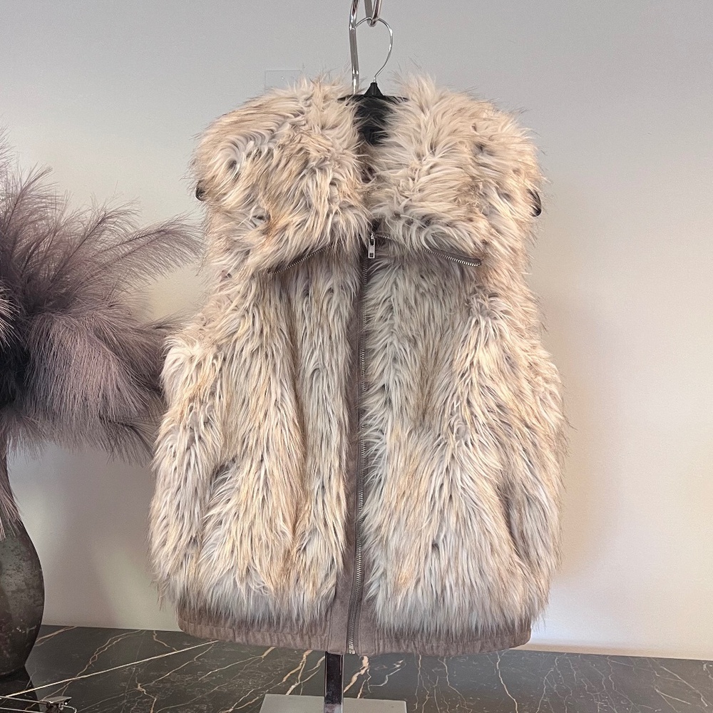 BB Dakota brand faux fur Hettie vest